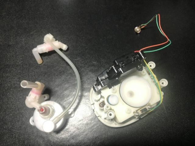 ミューズノータッチ泡ハンドソープのピストン部分を分解したところ
