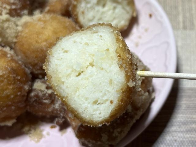 写真:「丸亀うどーなつ」きび糖味断面