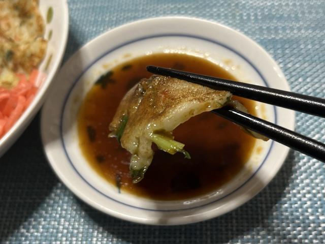 写真:「ヒラヤーチー」をもうひとくち
