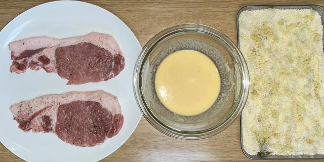 写真:豚肉の準備