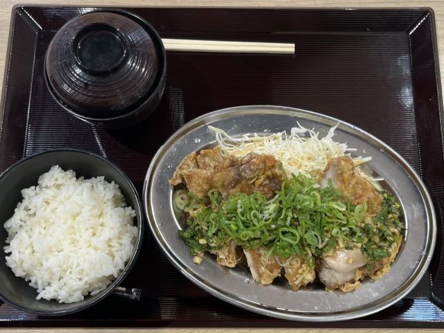 写真:「山賊揚げの油淋鶏定食」