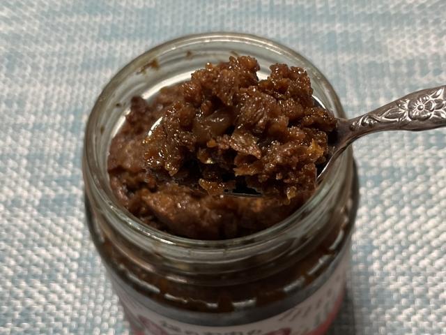 写真:業務スーパー「畑のお肉の魯肉飯醤」をひとすくい