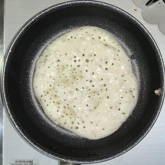 写真:生地を焼く