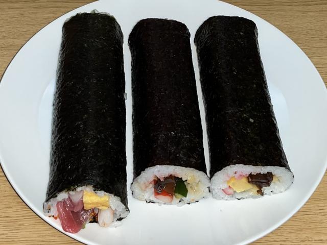 写真:「招福恵方巻」と「開運七福恵方巻」