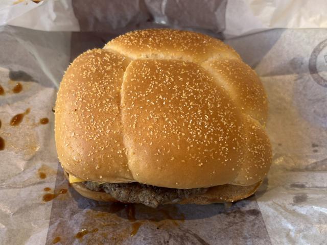 写真:「N.Y.バーベキュー 肉厚ビーフ&チーズ」外観