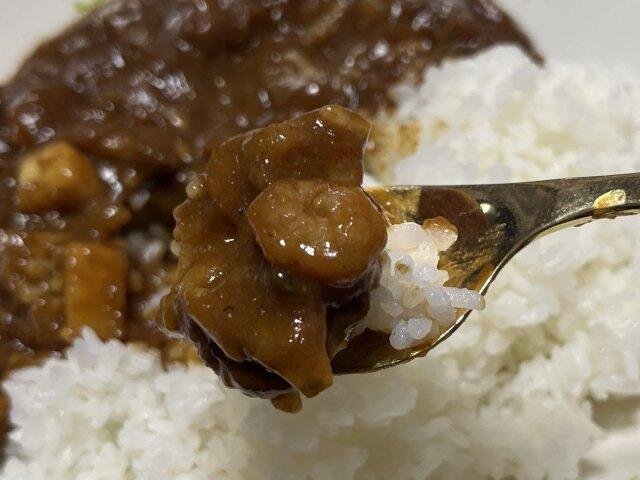 写真:「シーフードカレー」をもうひとくち