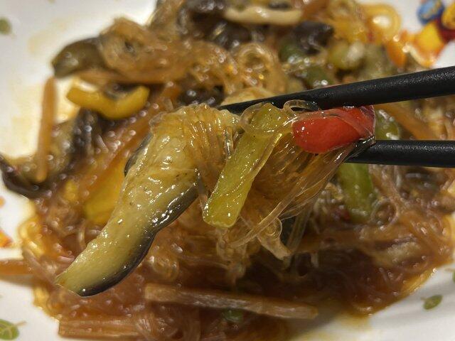 写真:「春雨入り麻婆茄子」をひとくち