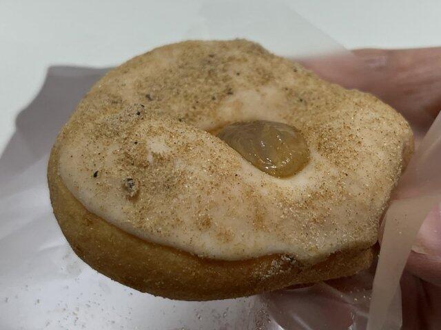 写真:「もっちゅりん 黒糖＆わらびもち」をひとくち