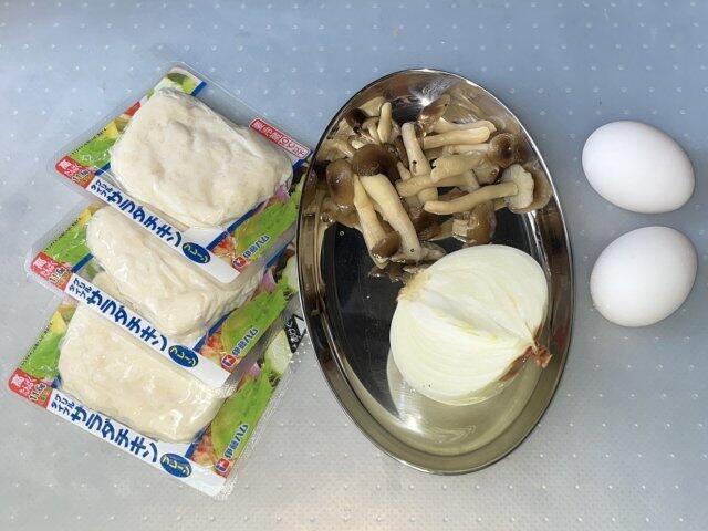 写真:「サラダチキンそぼろ親子丼」の材料