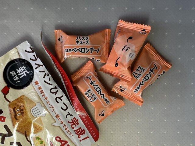 写真:味の素「パスタキューブ」パッケージ内容物