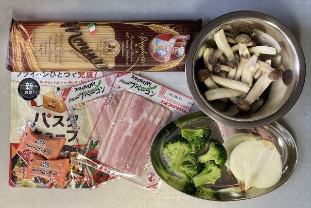写真:「ペペロンチーノスパゲティ」の材料