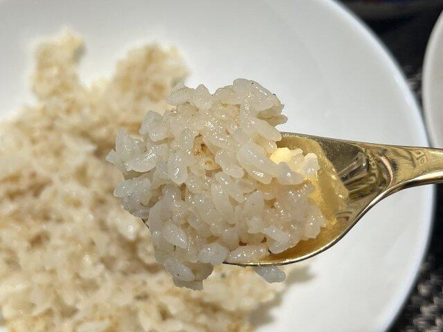 写真:「しらすチャーハン」をひとくち