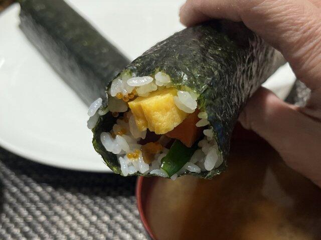 写真:「恵方巻」をひとくち