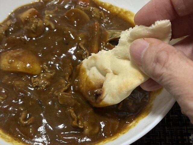 写真:「りんごカレー」とナン