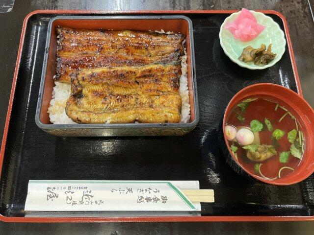 写真:近江屋の「上うな重(肝吸い付)」