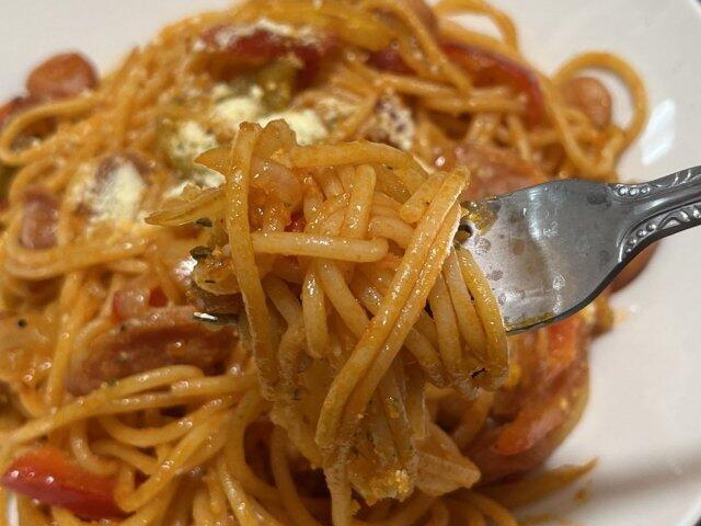 写真:「西洋料理店のナポリタン」をひとくち