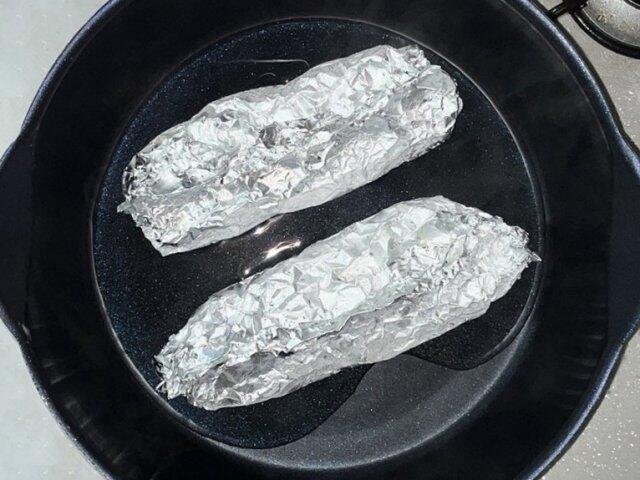 写真:「鮭のホイル焼き」を作る1