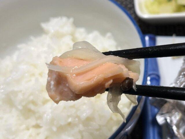 写真:「鮭のホイル焼き」をもうひとくち