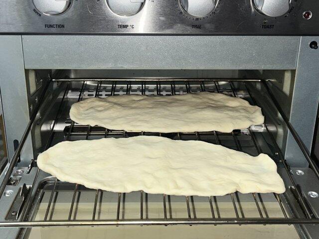 写真:「ナン」を焼く