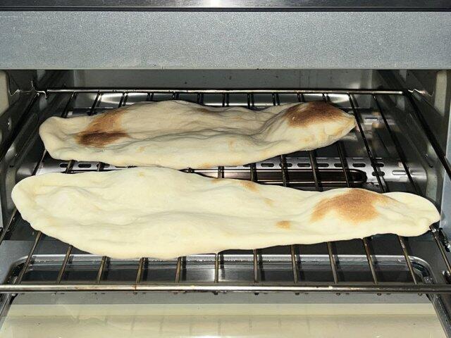 写真:「ナン」の焼き上がり
