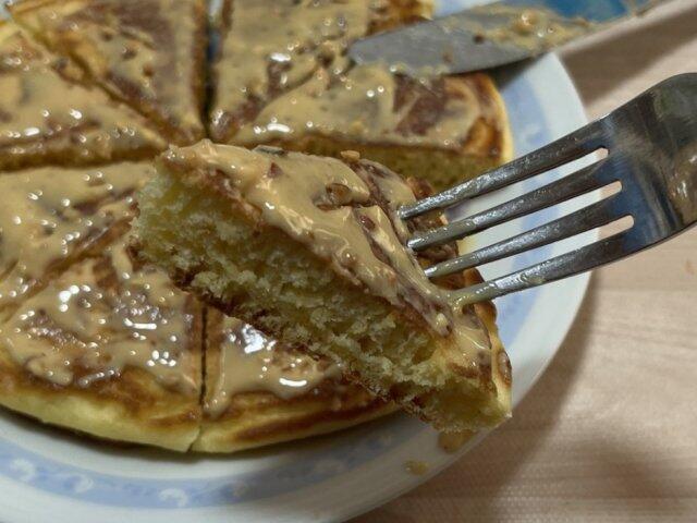 写真:「パンに塗るアーモンド」ホットケーキをひとくち