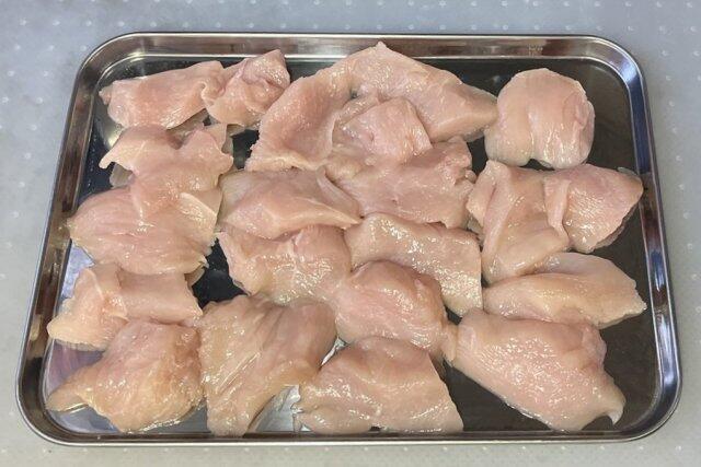 写真:鶏肉の準備