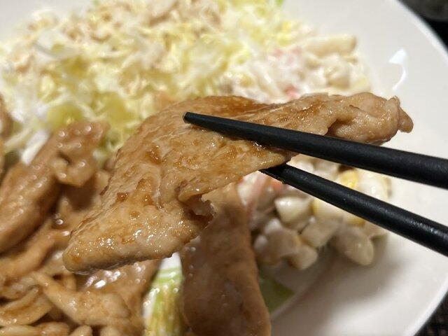 写真:「生姜焼き」をひとくち