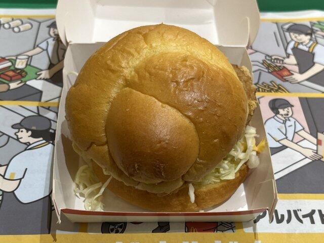 写真:「タルタル油淋鶏チキンタツタ」外観
