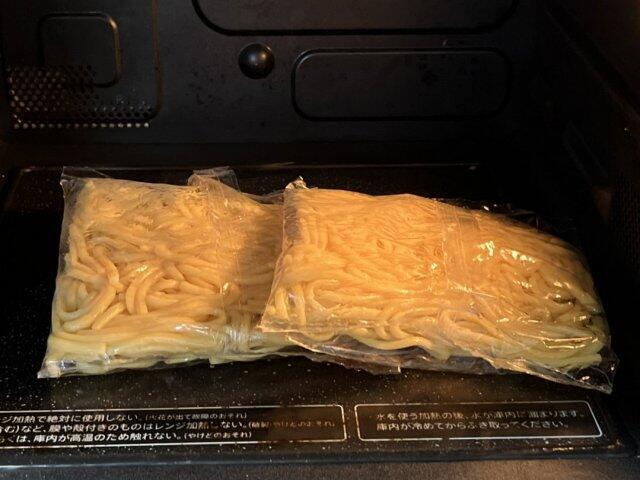 写真:麺をレンチン