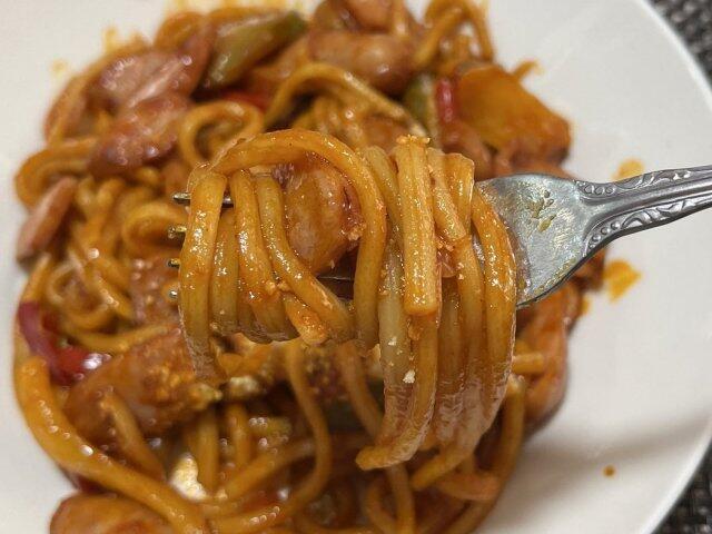 写真:「ポッポのナポリタン」をもうひとくち