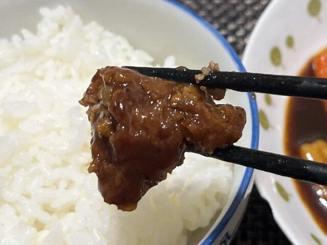 写真:「煮込みハンバーグ」をもうひとくち