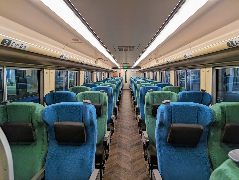 特急やくも号の車内全景
