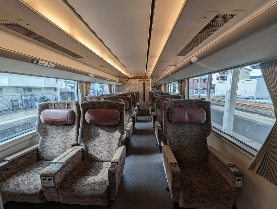 特急きのさき号グリーン車車内全景