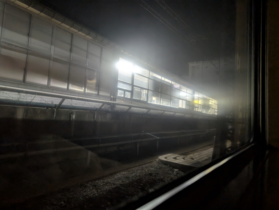 深夜の車窓には代えがたい魅力を持つ