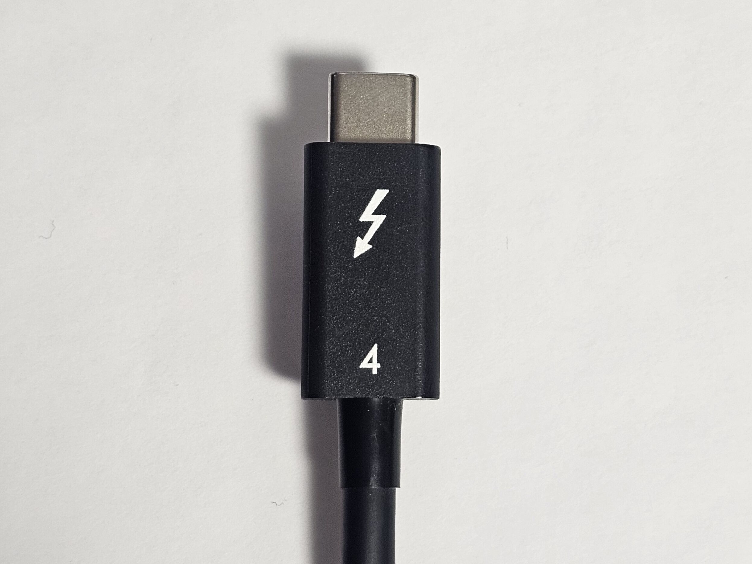 検証】Dellのモニター付属の Thunderbolt 4 ケーブル - う！