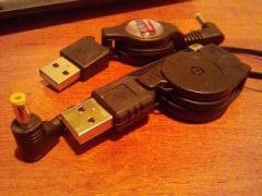 問題のUSBSyncケーブルと充電できるUSB給電ケーブル
