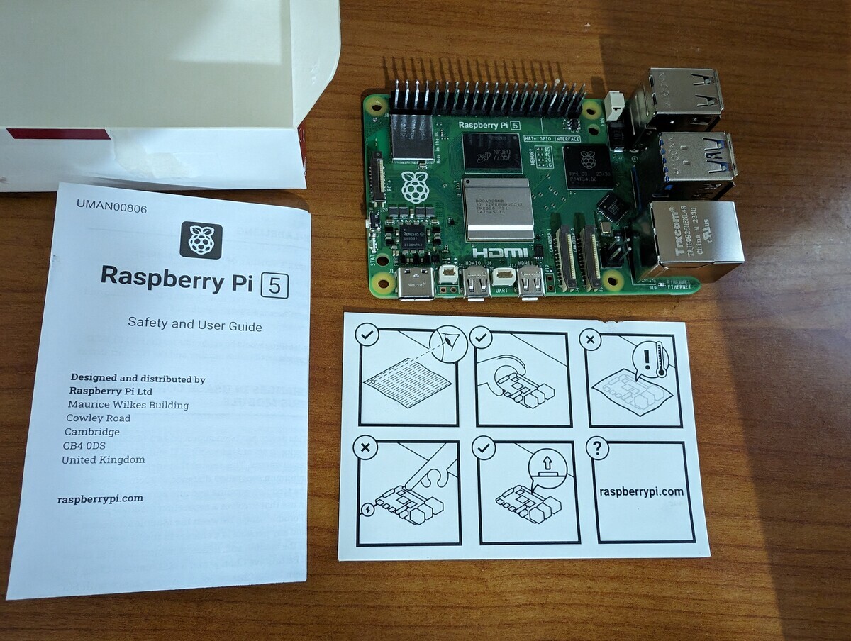ラズベリーパイ5が届いた - Moiz's journal