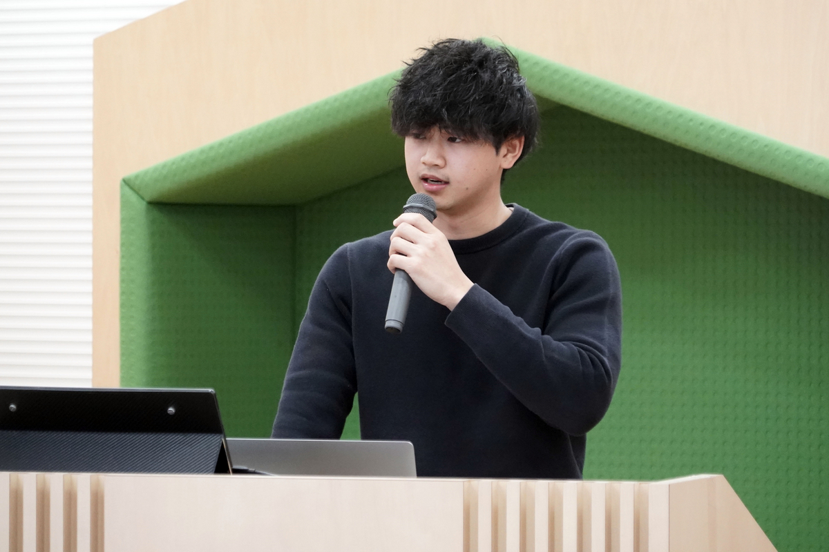 3人目の登壇者である巣立が登壇している様子