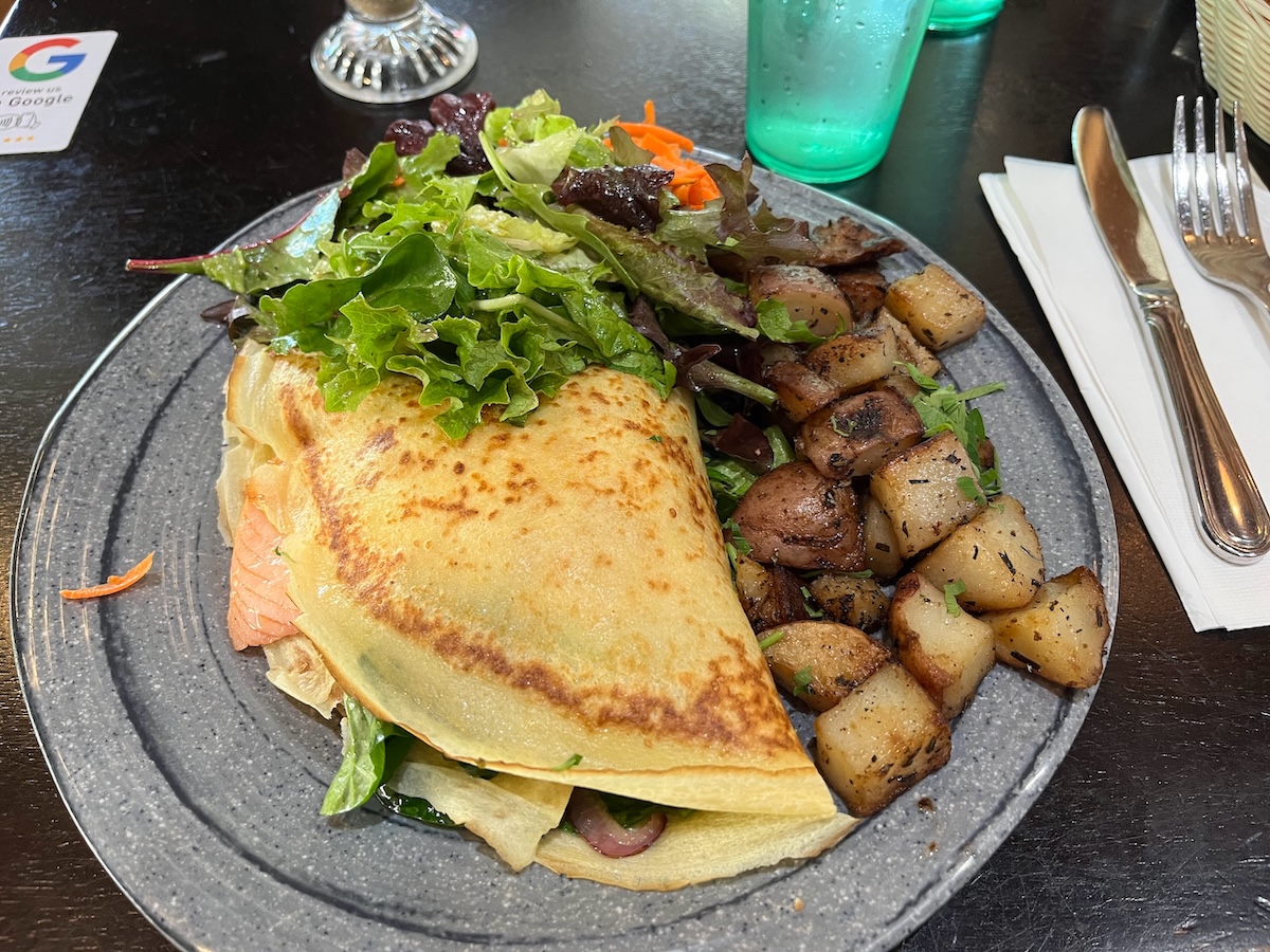 スモークサーモンのクレープ