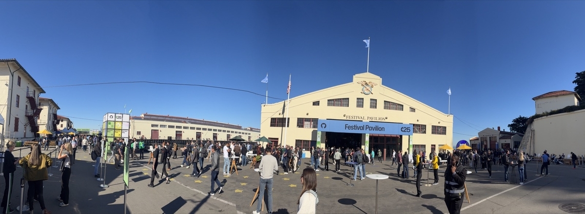 GitHub Universe 2025会場内パノラマ