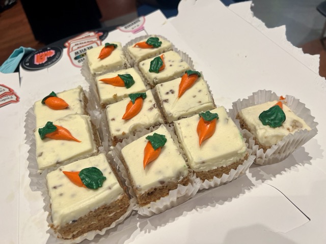 Cute carrot cakes at CodeRabbit booth