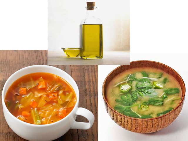 オリーブオイルと味噌汁とミネストローネの写真