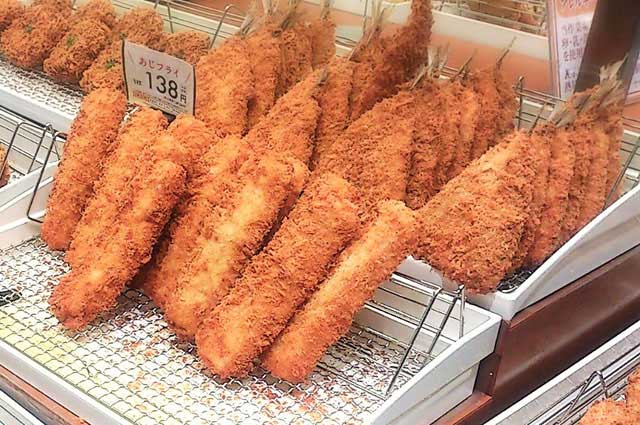 揚げ物が売られている様子の写真