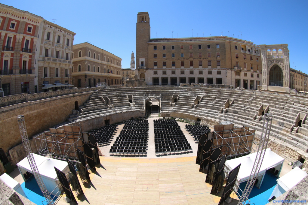 レッチェの円形闘技場 Two For The Road いつもふたりで