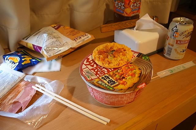 深夜2時30分 カップ麺ディナー Vfrでツーリング たーさまの日記