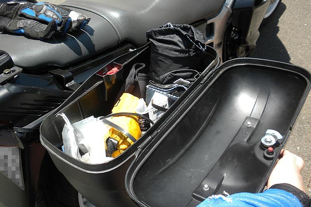 Rc79の純正パニアじゃなくて スリムなパニアケースが欲しいと思う件 Vfrでツーリング たーさまの日記 Rc79の純正パニアじゃなくて スリムなパニアケースが欲しいと思う件 Vfrでツーリング たーさまの日記