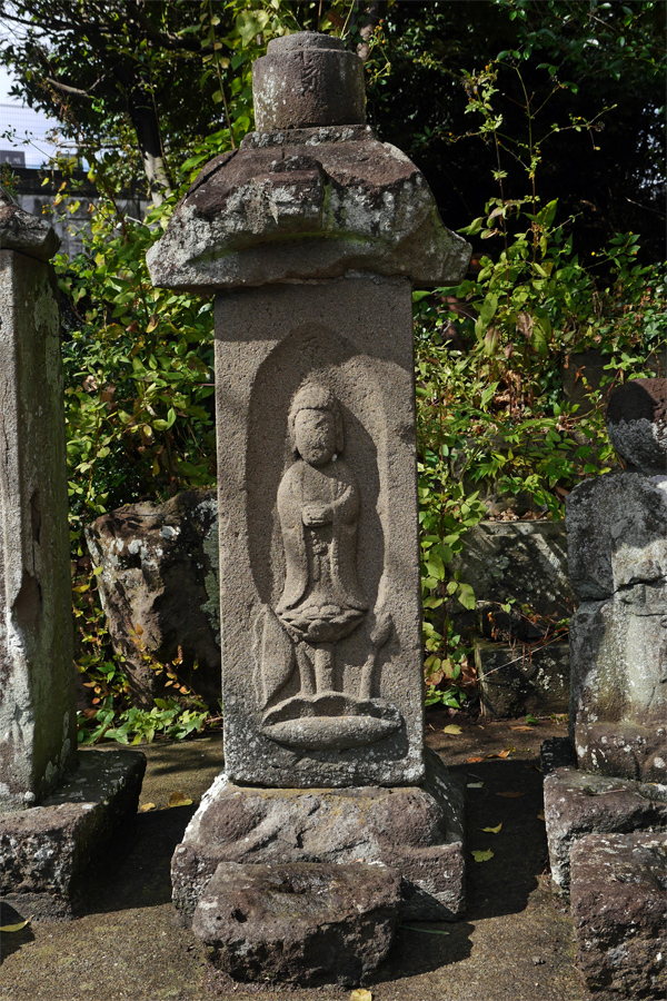 お釈迦様、石仏、釈迦如来、 Amazon｜木彫り仏像 釈迦如来 座像 天然 崖柏木 本体のみ 釈迦如来像