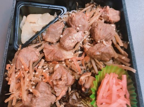 鹿児島産黒豚炭火焼き弁当の中身