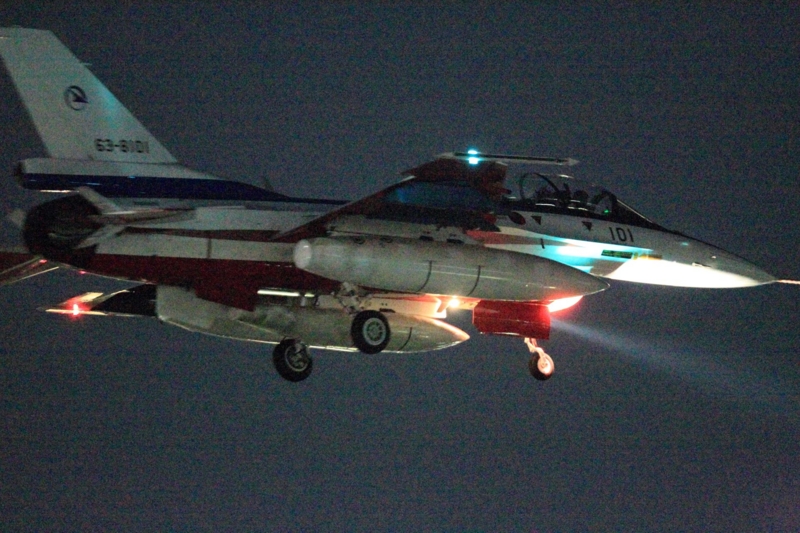 [航空機][戦闘機][F-2]