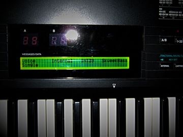 ヤマハ DX7II 液晶修理 スイッチ不良 ガリノイズ修理 電池交換